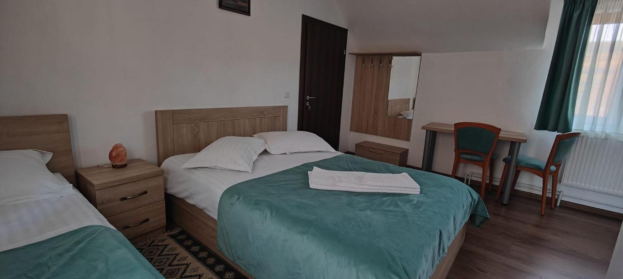 Pensiunea Valea Toplitei Rosia Exterior photo