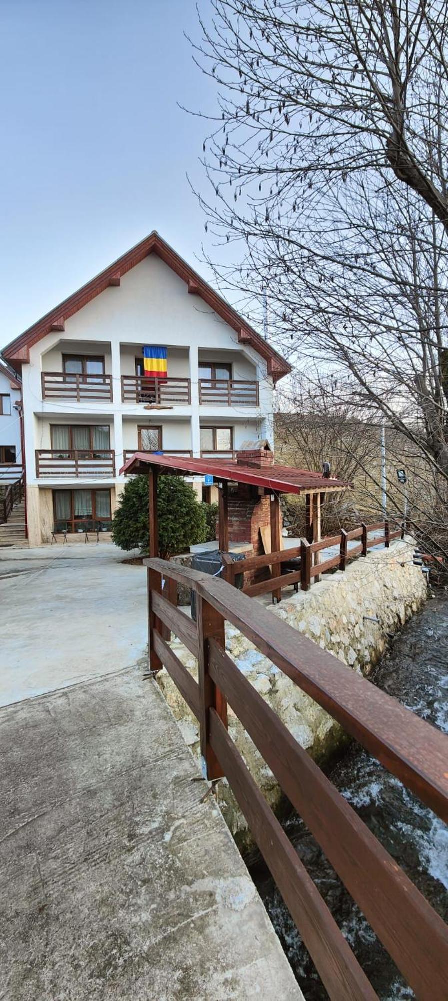 Pensiunea Valea Toplitei Rosia Exterior photo